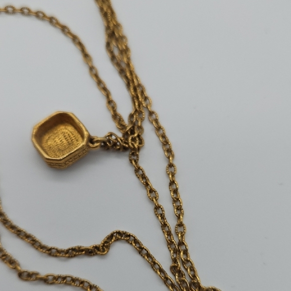 Elegant Gold Necklace with Navy Details - Picture 7 of 7